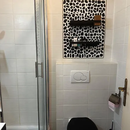 Avec Piscine A La Mirandole 아파트