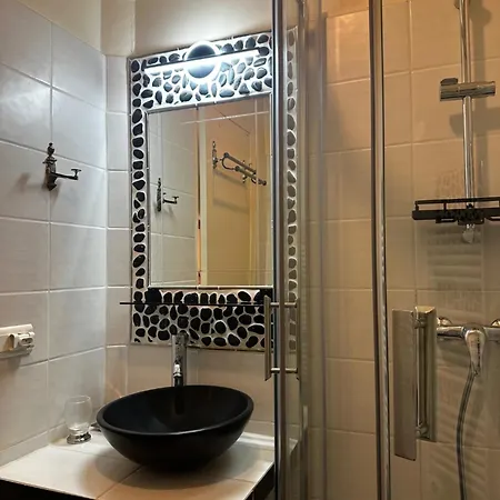 Avec Piscine A La Mirandole *