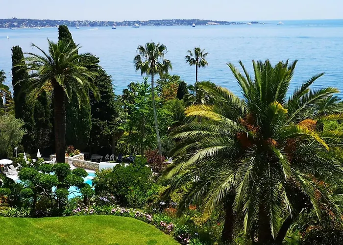 Avec Piscine A La Mirandole فالوريس