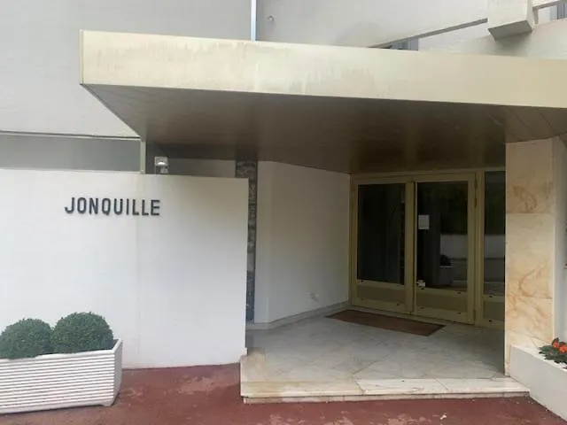 Avec Piscine A La Mirandole شقة