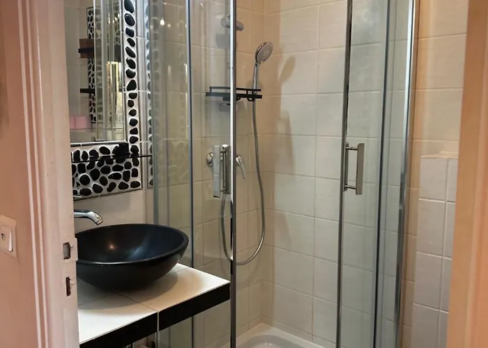 Avec Piscine A La Mirandole شقة فالوريس